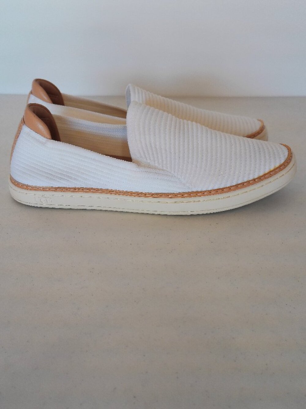UGG Sammy Ribbed Knit Sneakers Size 8 White & Tan - Picture 5 of 12